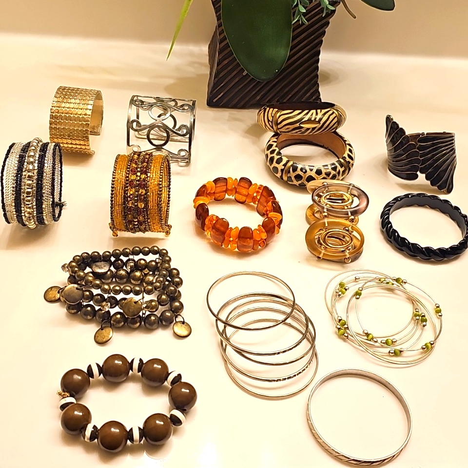 Lot Of Braceleta 10$